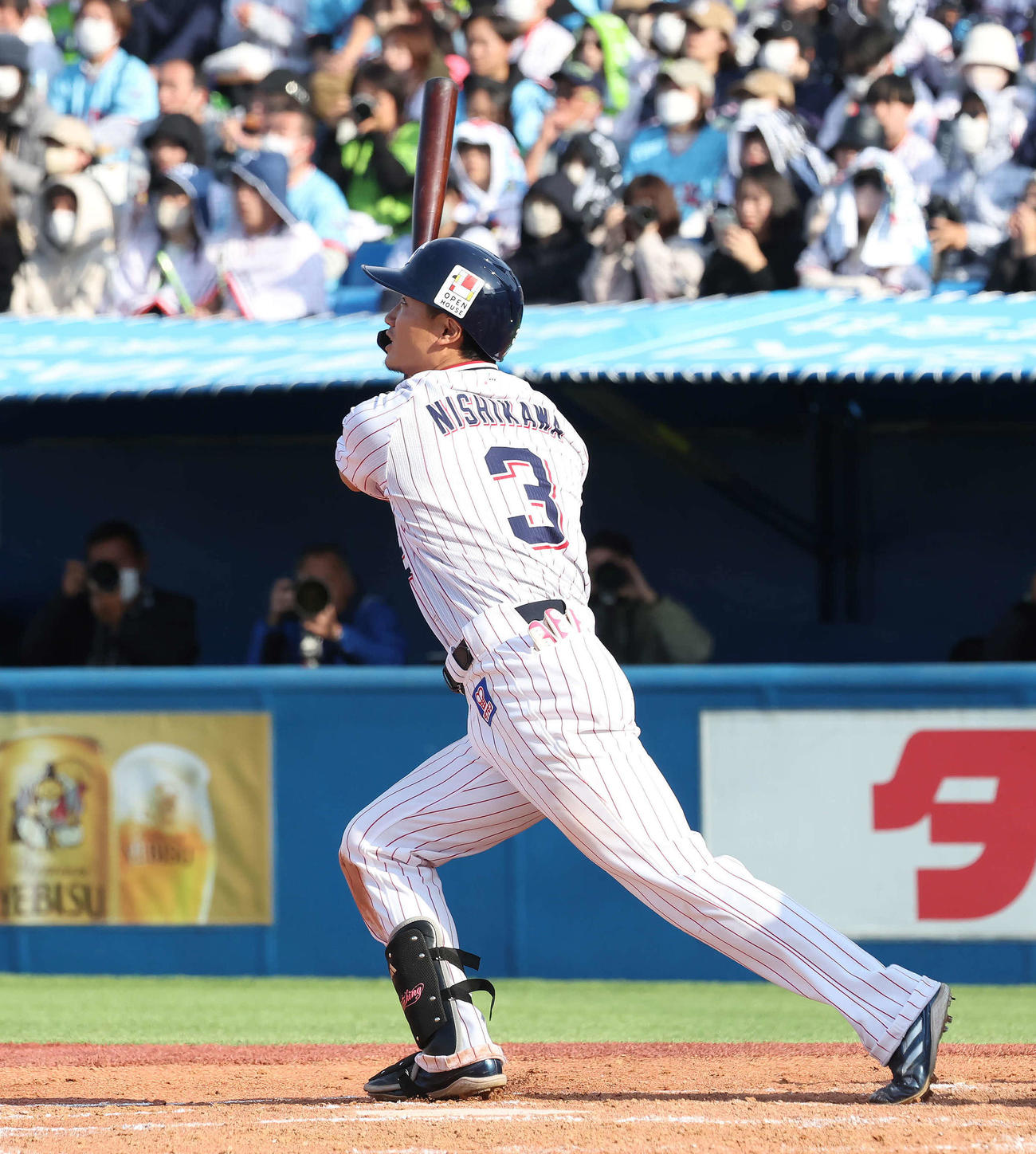 ヤクルト対オリックス　7回裏ヤクルト1死一塁、西川は右中間に2点本塁打を放つ（撮影・丹羽敏通）