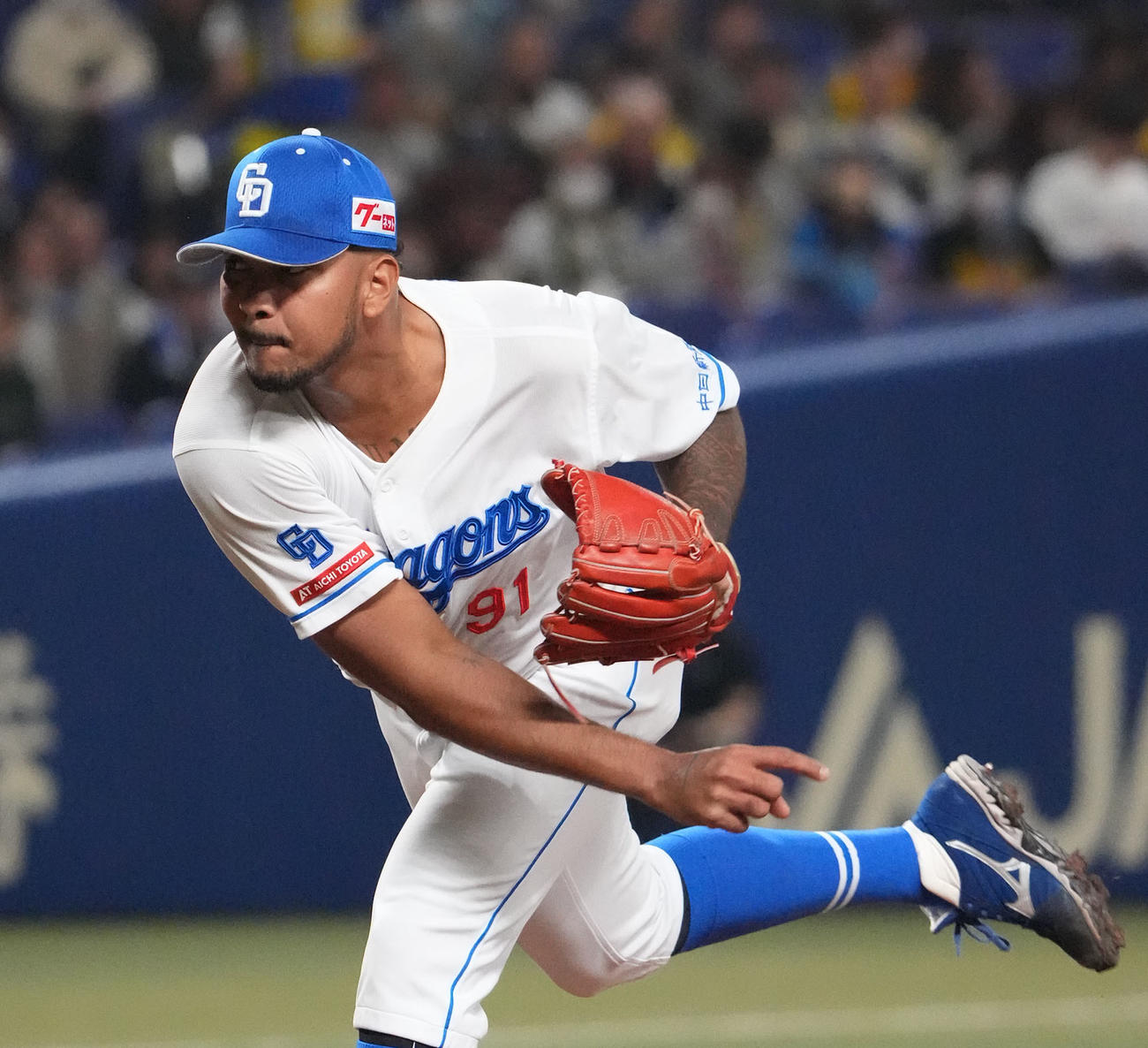 中日対阪神　1回表、登板する中日先発のメヒア（撮影・森本幸一）