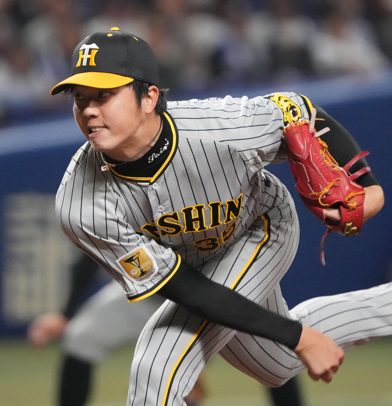 中日対阪神　2回裏、力投する阪神先発の才木（撮影・森本幸一）