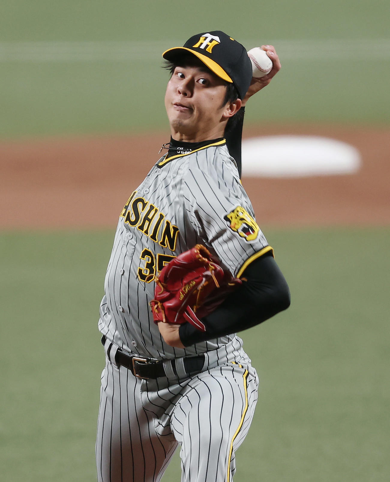中日対阪神　力投する阪神先発の才木（撮影・前田充）