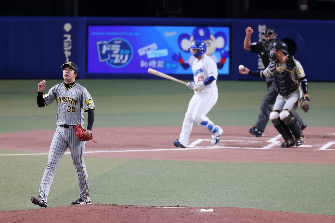 中日対阪神　1回裏中日1死、才木は辻本を三振に仕留める（撮影・加藤哉）