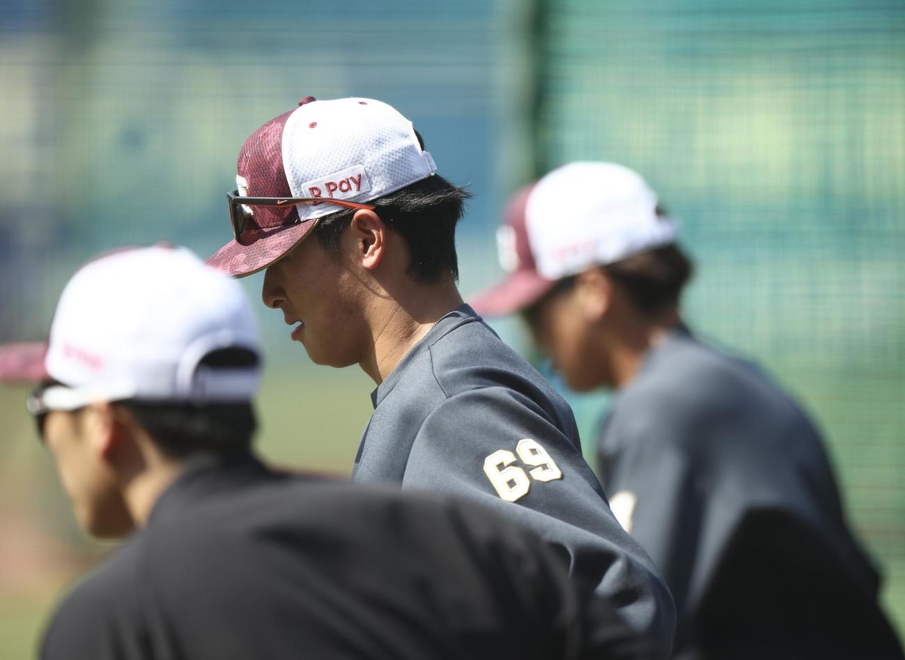 ロッテ対楽天　試合前、練習に臨む楽天内（撮影・河田真司）