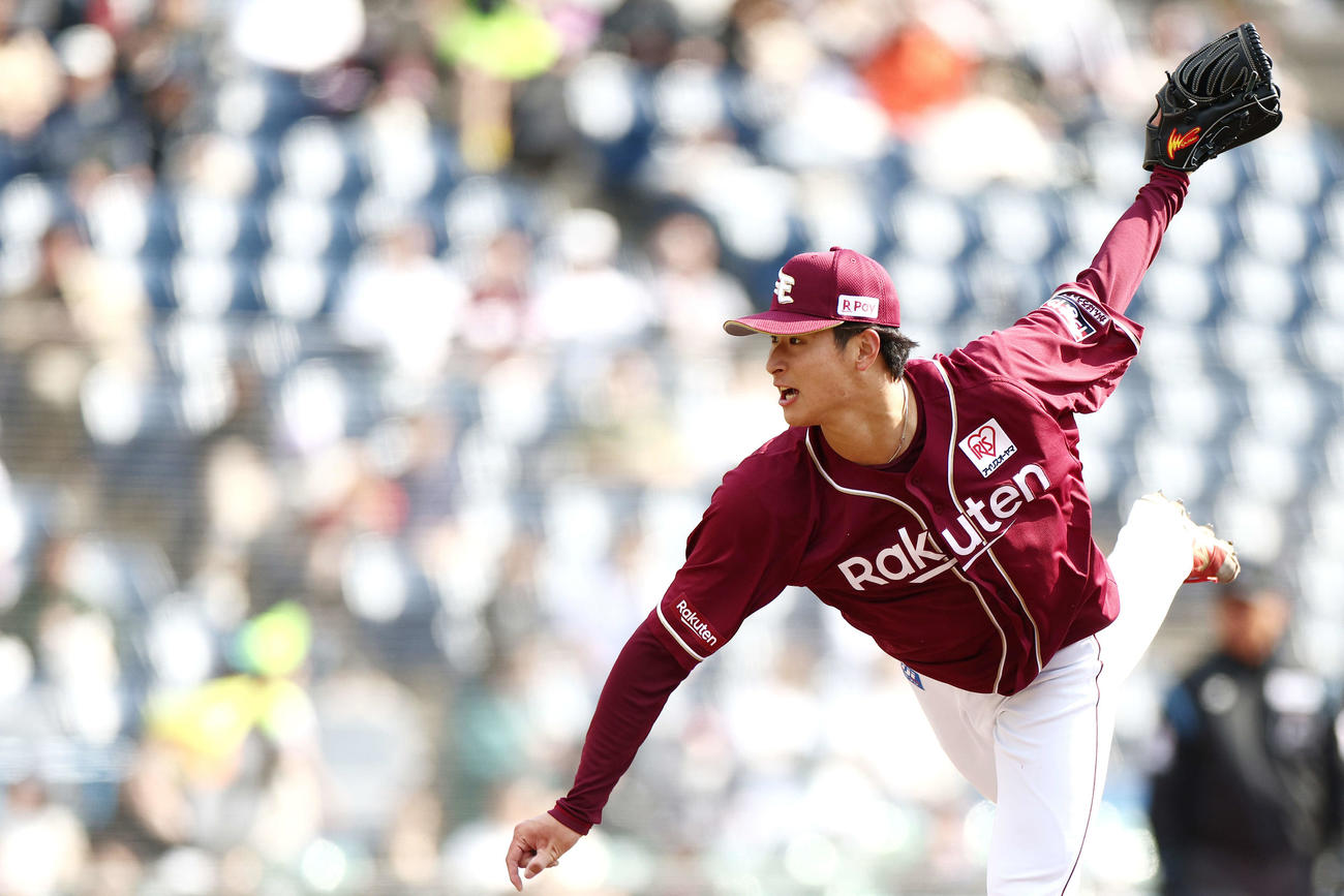 ロッテ対楽天　3回裏、力投する内（撮影・河田真司）