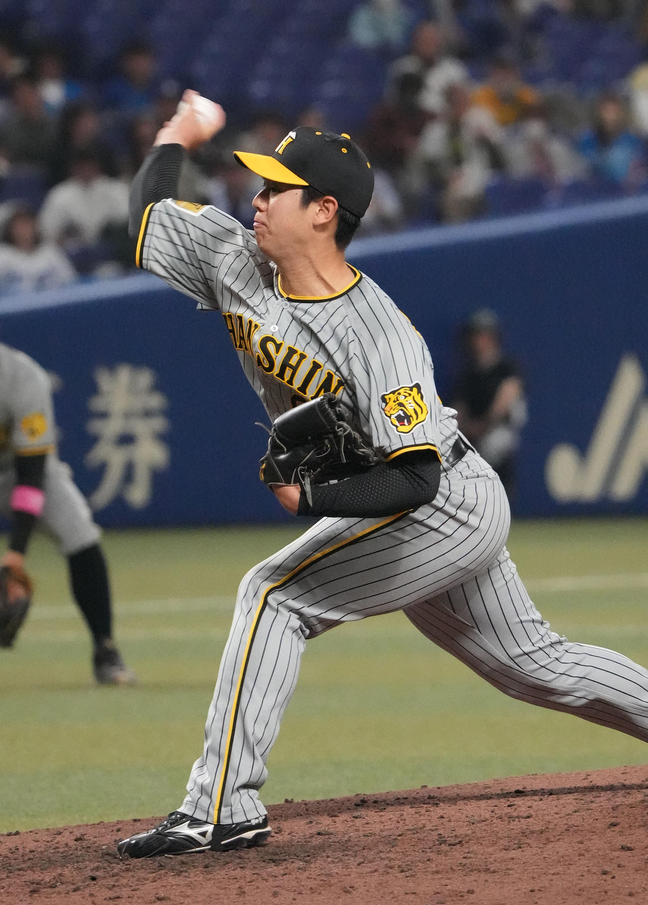 中日対阪神　8回裏、阪神4番手で登板する石黒（撮影・森本幸一）
