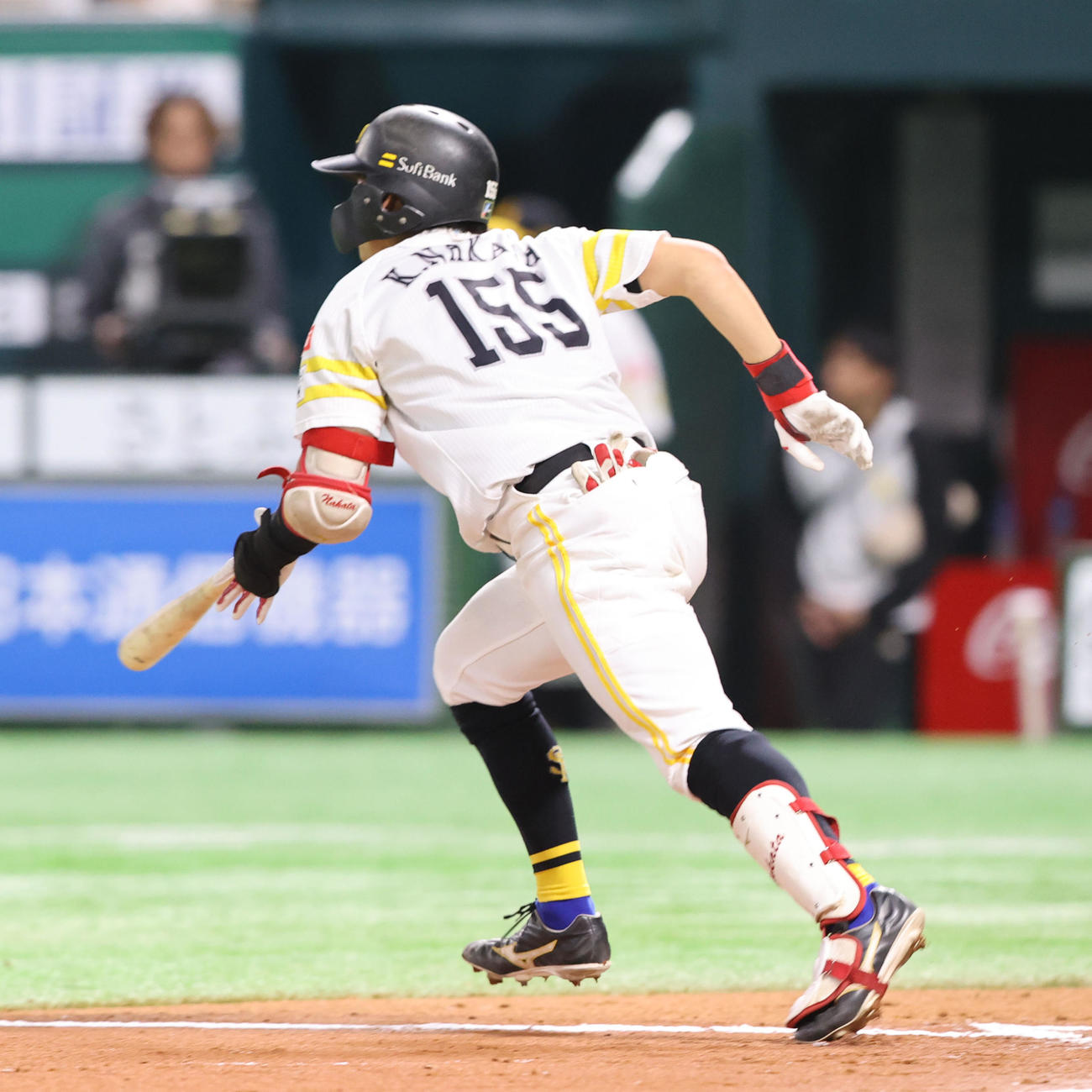 ソフトバンク対西武　6回裏ソフトバンク無死、仲田は右越え二塁打を放つ（撮影・梅根麻紀）