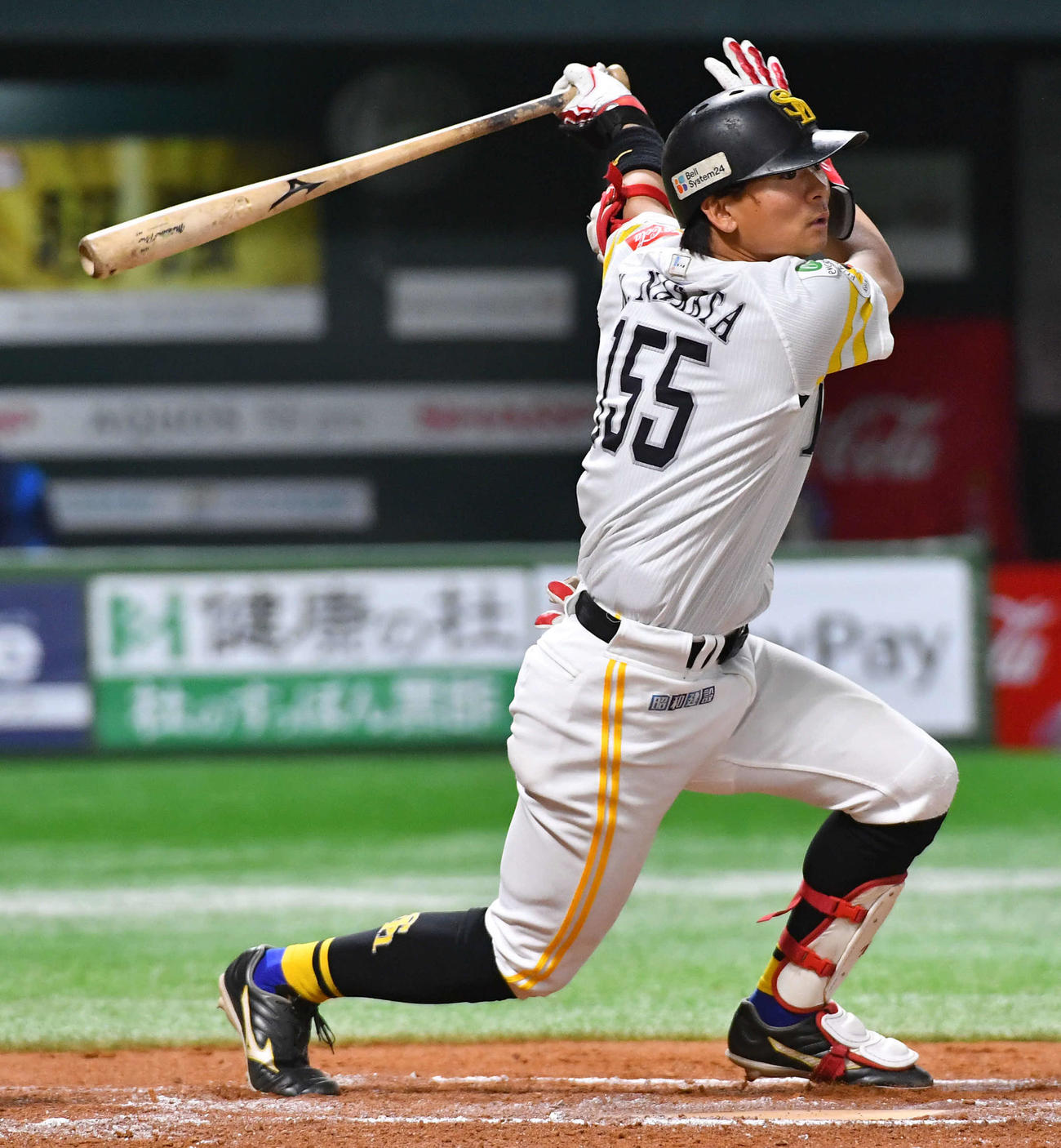 ソフトバンク対西武　6回裏ソフトバンク無死、仲田は右翼へ二塁打を放つ（撮影・岩下翔太）