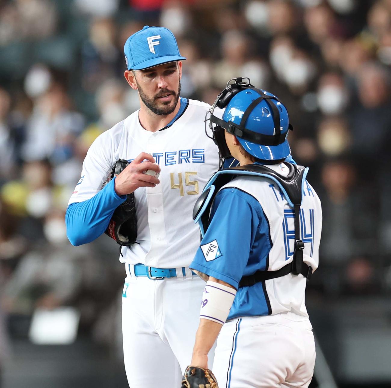 日本ハム対巨人　2回表、4失点するバーヘイゲン（撮影・黒川智章）
