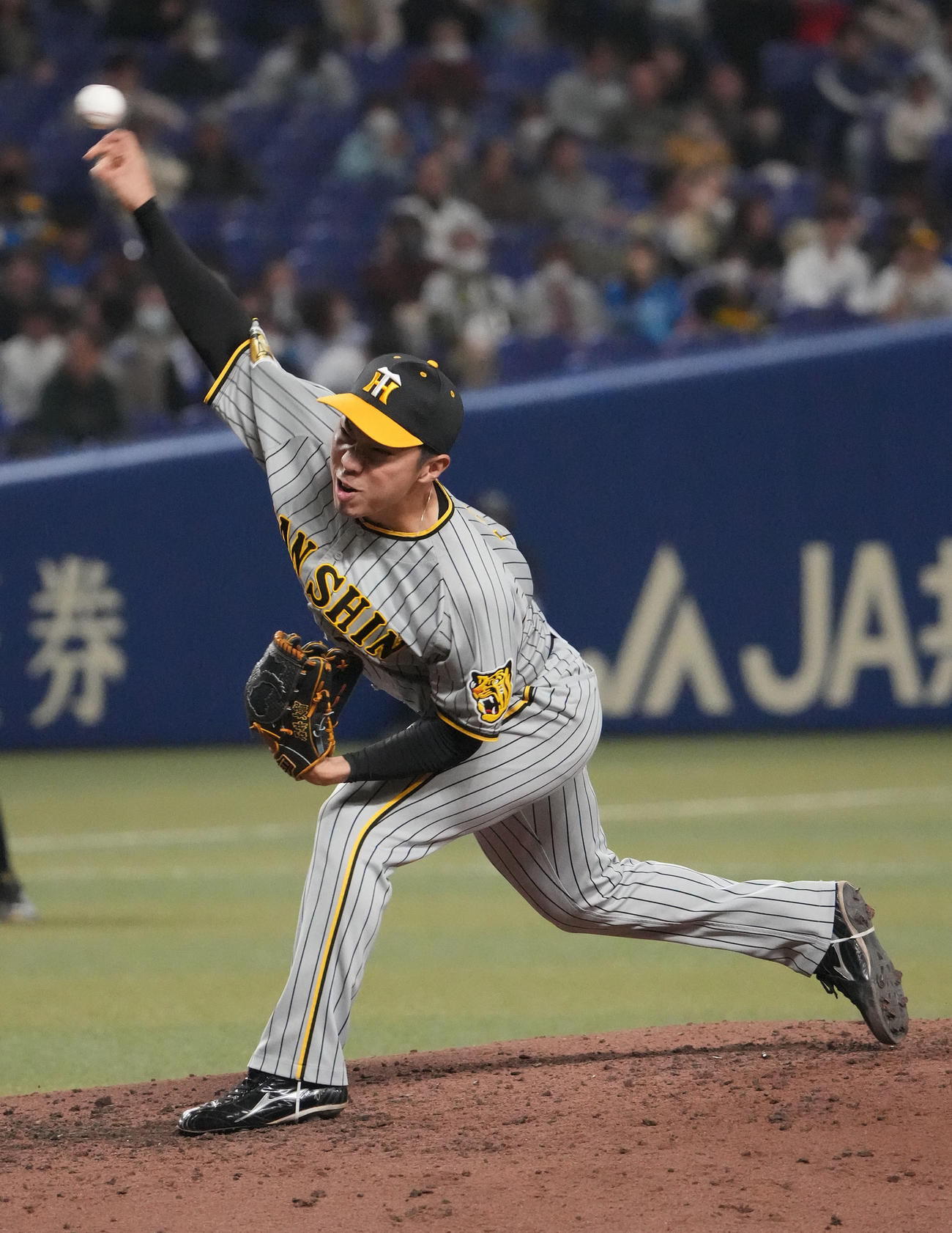 中日対阪神　7回裏、阪神3番手で登板する石井（撮影・森本幸一）
