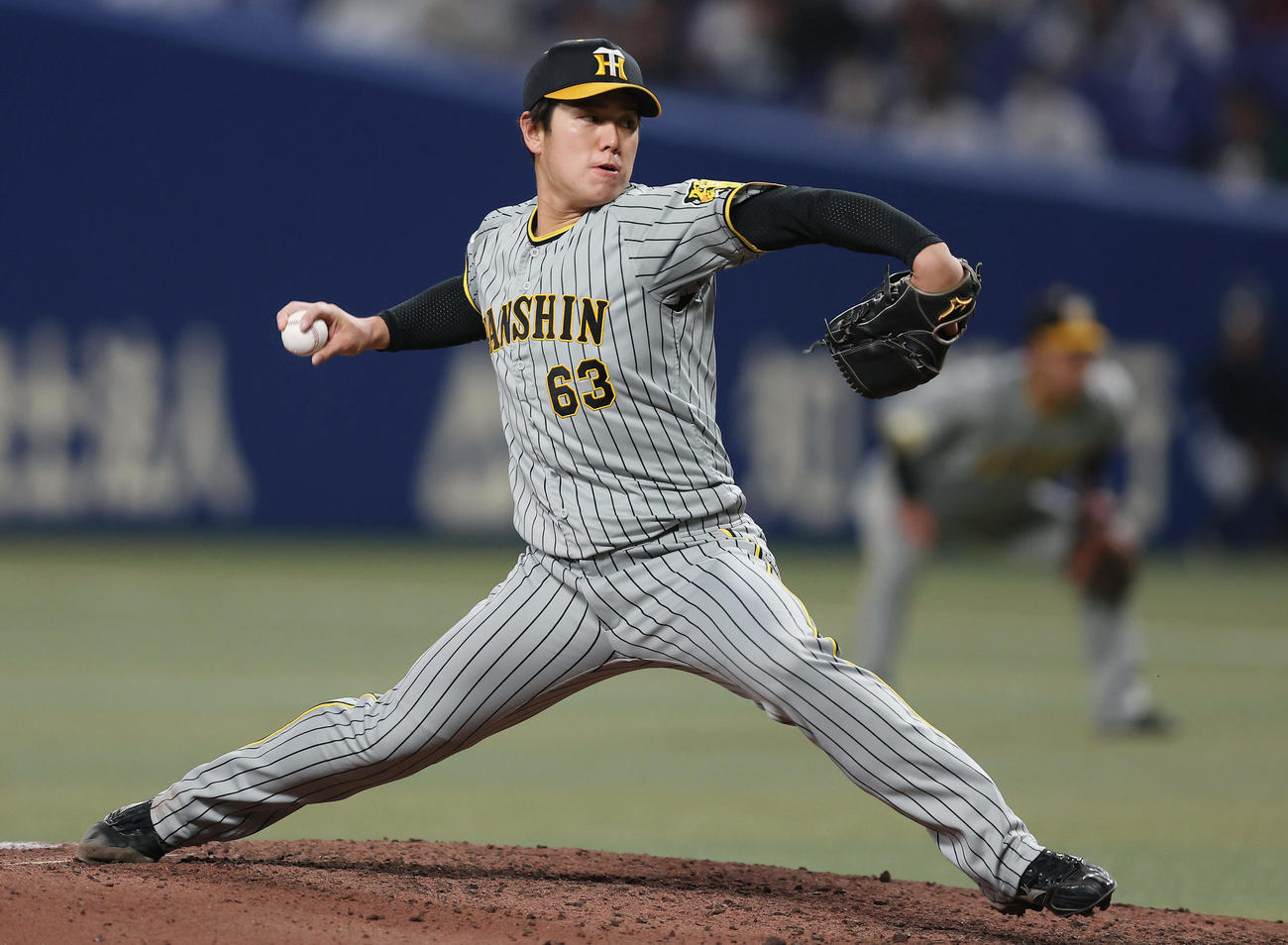 中日対阪神　力投する阪神4番手の石黒（撮影・前田充）