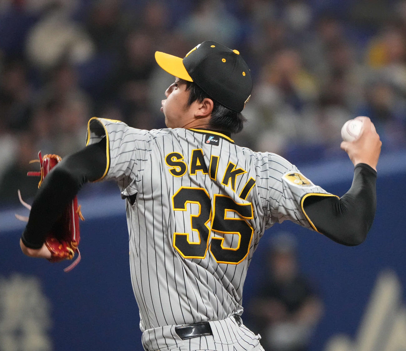 中日対阪神　2回裏、力投する阪神先発の才木（撮影・森本幸一）