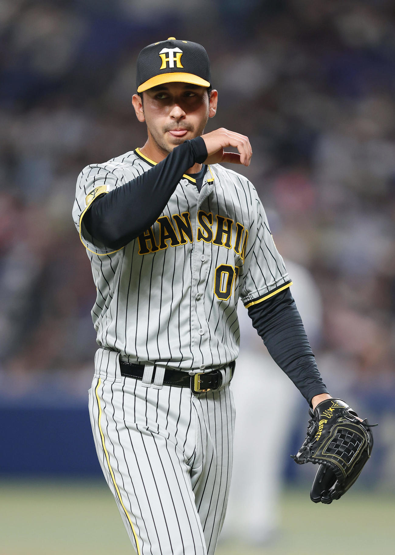 中日対阪神　6回裏を投げ終えベンチへ戻る阪神ゲラ（撮影・前田充）