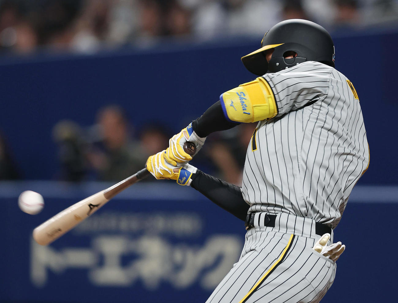 中日対阪神　4回表阪神2死、左二塁打を放つ森下（撮影・前田充）