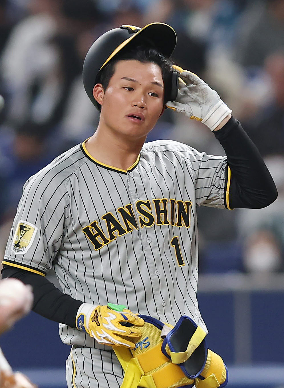 中日対阪神　8回表阪神2死一、二塁、二飛に倒れた森下（撮影・前田充）