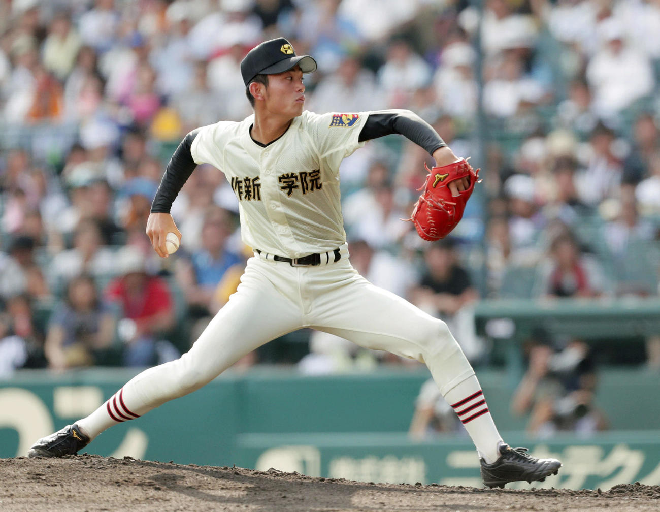 16年8月、夏の甲子園の木更津総合戦で力投する作新学院・今井