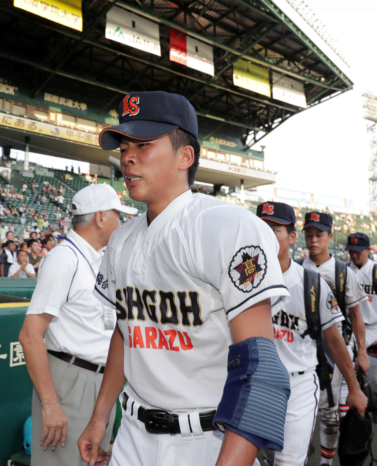 16年8月、夏の甲子園で作新学院に敗れ涙を流しながらグラウンドから引き揚げる木更津総合・早川
