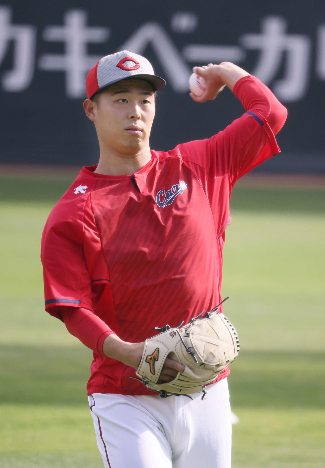 投手指名練習でキャッチボールをする広島玉村（撮影・加藤孝規）