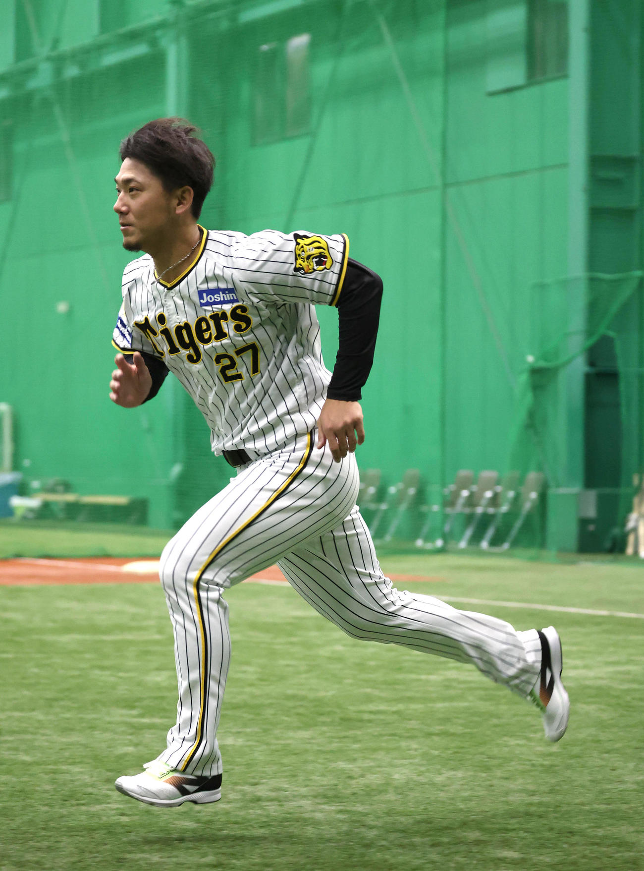 ダッシュする伊藤将（撮影・白石智彦）
