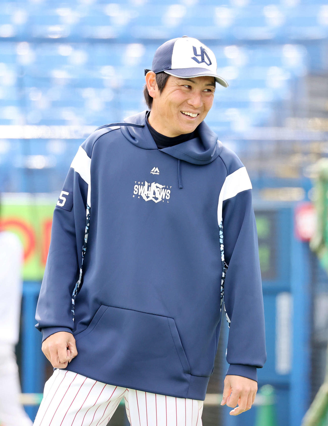 ヤクルト対日本ハム　練習中、笑顔を見せるヤクルト川端（撮影・鈴木正人）