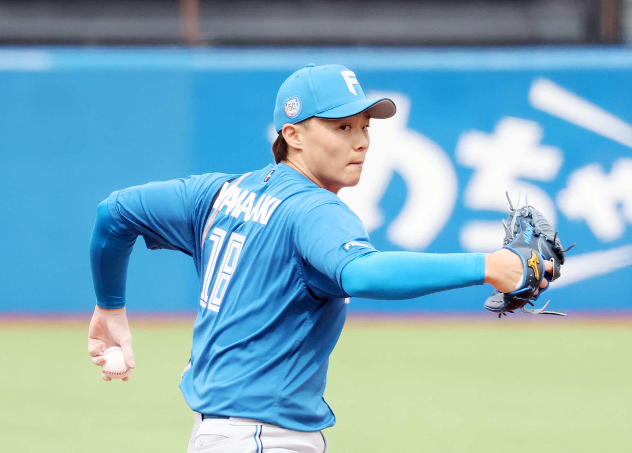 ヤクルト対日本ハム　力投する日本ハム先発の山崎（撮影・鈴木正人）