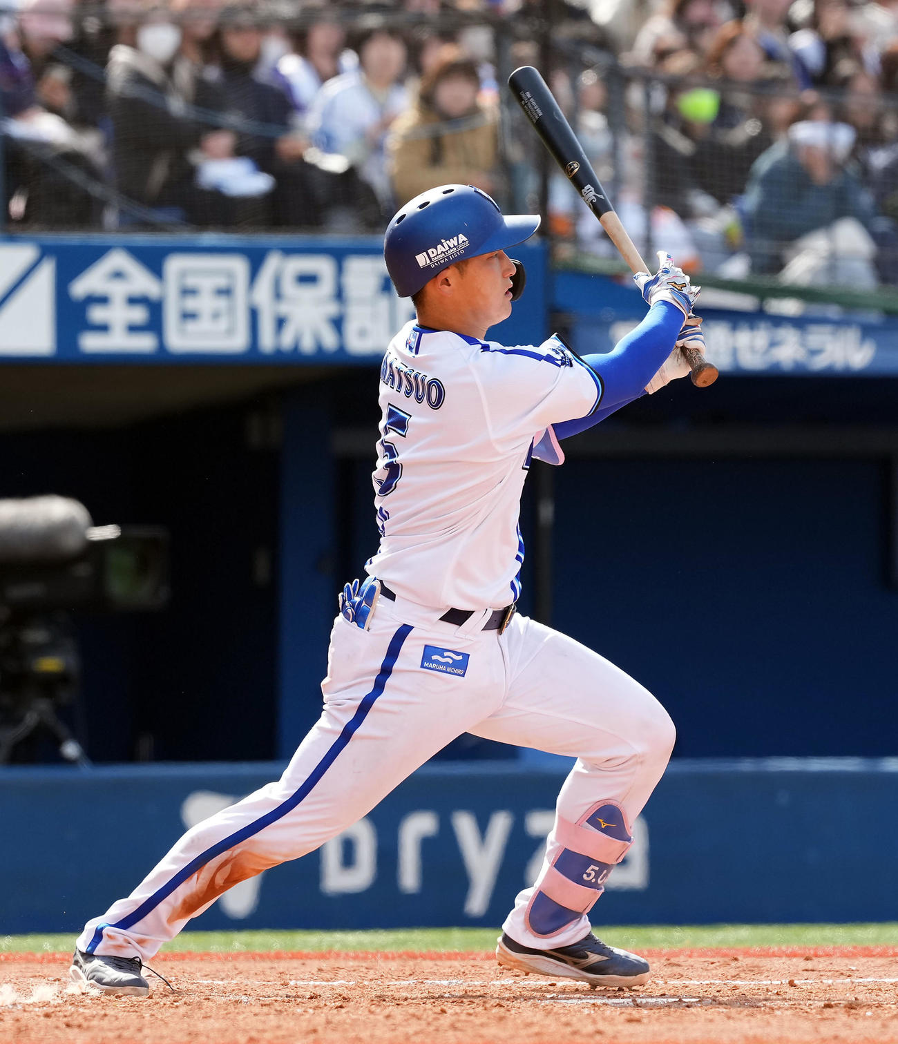 DeNA対オリックス　4回裏DeNA無死、左前に安打を放つ松尾（撮影・たえ見朱実）