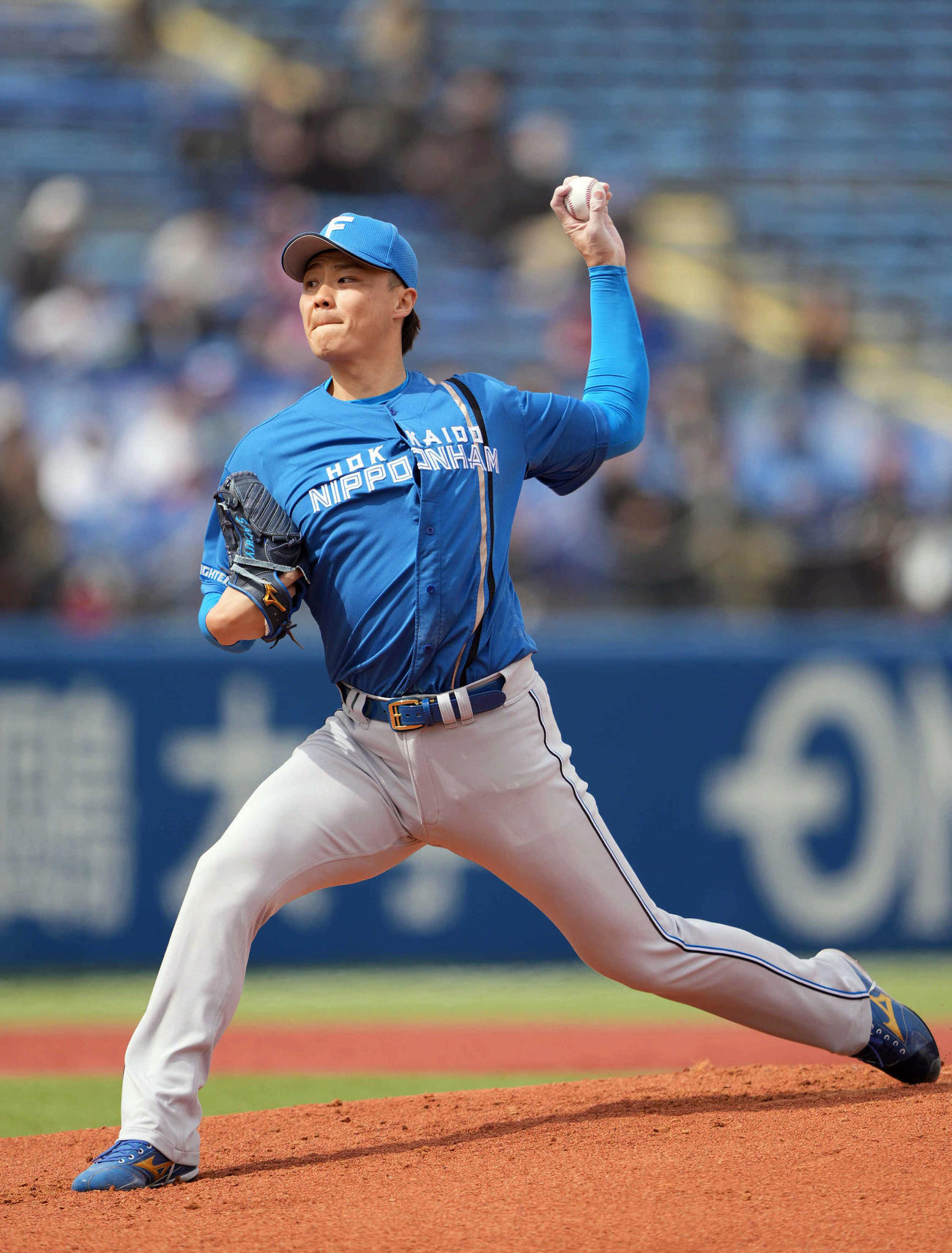 ヤクルト対日本ハム　日本ハム先発の山崎（撮影・狩俣裕三）