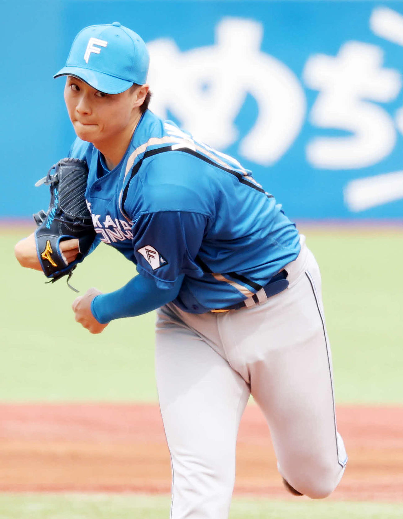 ヤクルト対日本ハム　力投する日本ハム先発の山崎（撮影・鈴木正人）