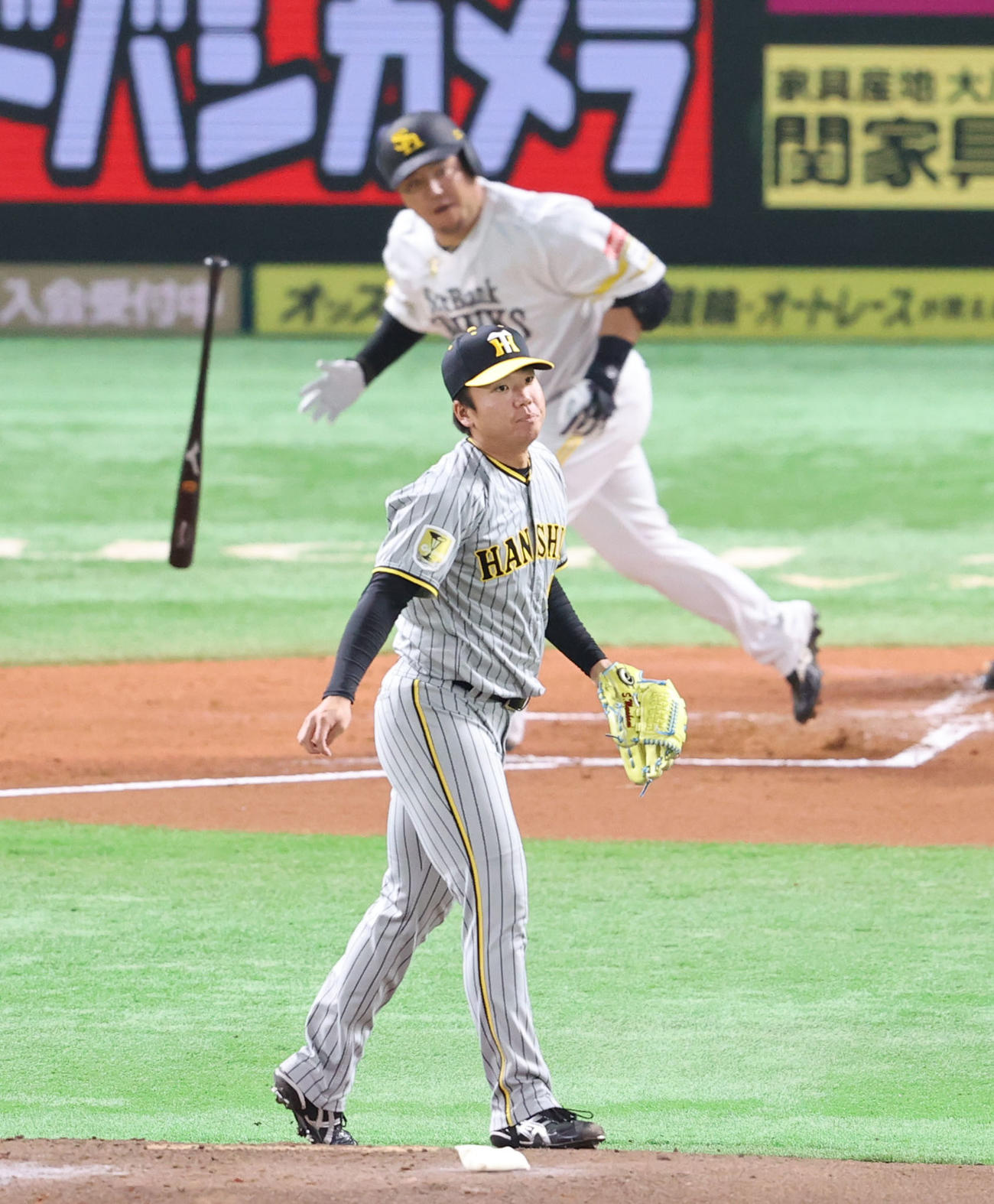 ソフトバンク対阪神　2回裏ソフトバンク無死、山川に左前安打を浴びる村上（撮影・梅根麻紀）
