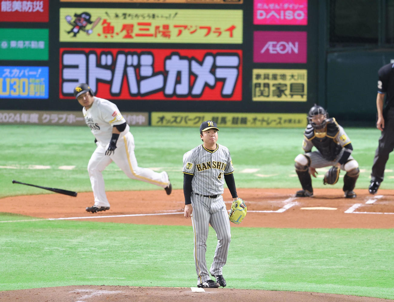 ソフトバンク対阪神　2回裏ソフトバンク無死、山川に左前安打を浴びる村上（撮影・梅根麻紀）