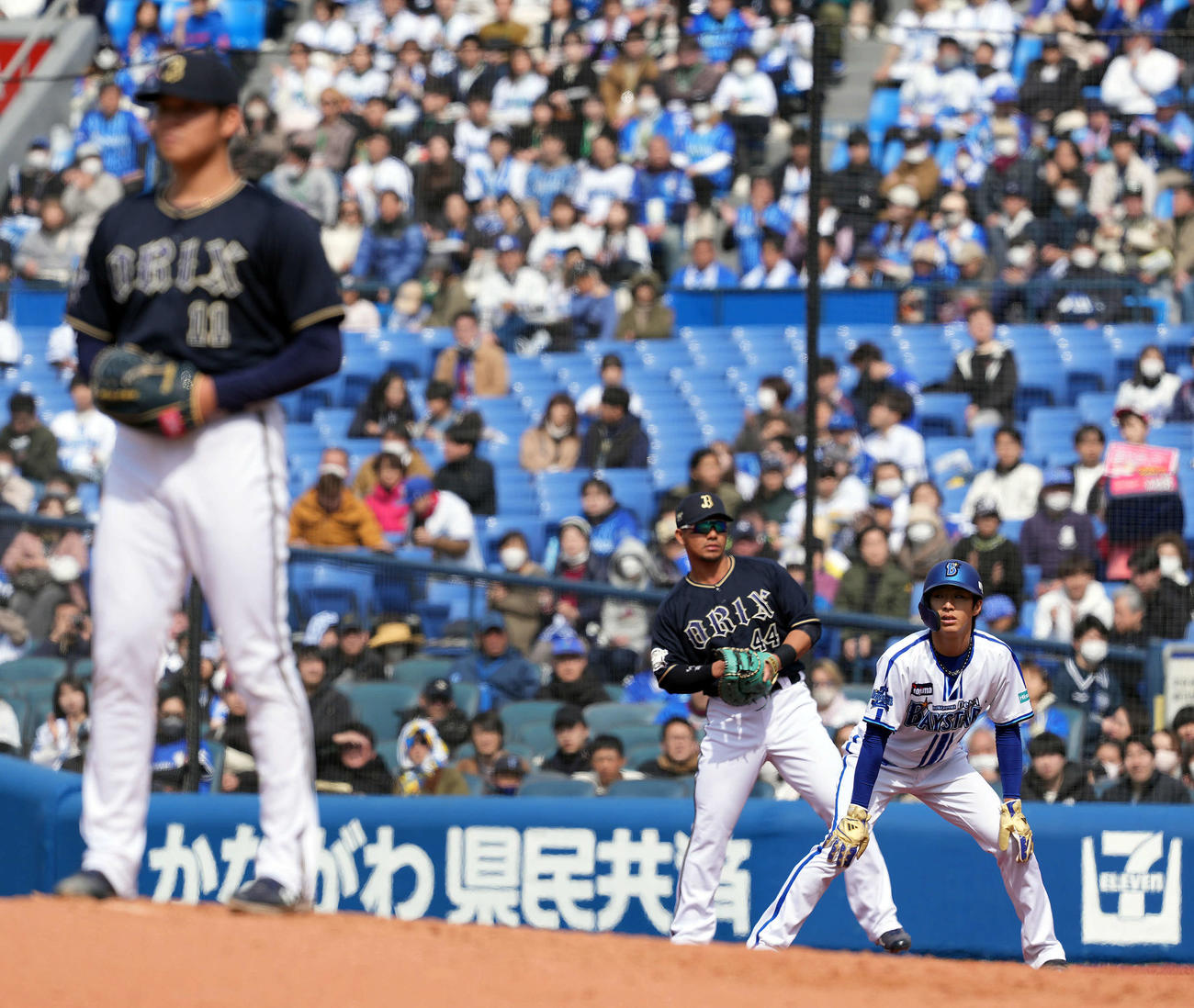 DeNA対オリックス　2回裏DeNA2死一塁、山下から右前に安打を放った度会（撮影・たえ見朱実）