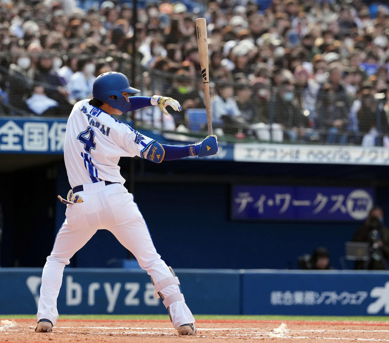 DeNA対オリックス　15試合連続で安打を放ったDeNA度会（撮影・たえ見朱実）