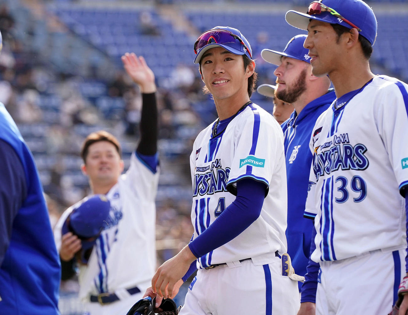 DeNA対オリックス　オリックスに勝利し笑顔を見せるDeNA度会（撮影・たえ見朱実）
