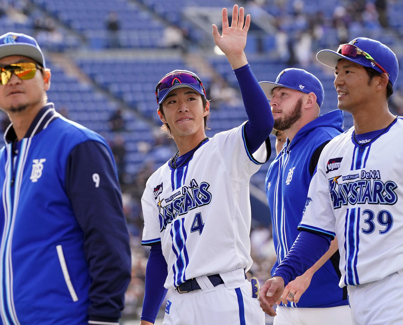 DeNA対オリックス　オリックスに勝利し笑顔を見せるDeNA度会（撮影・たえ見朱実）