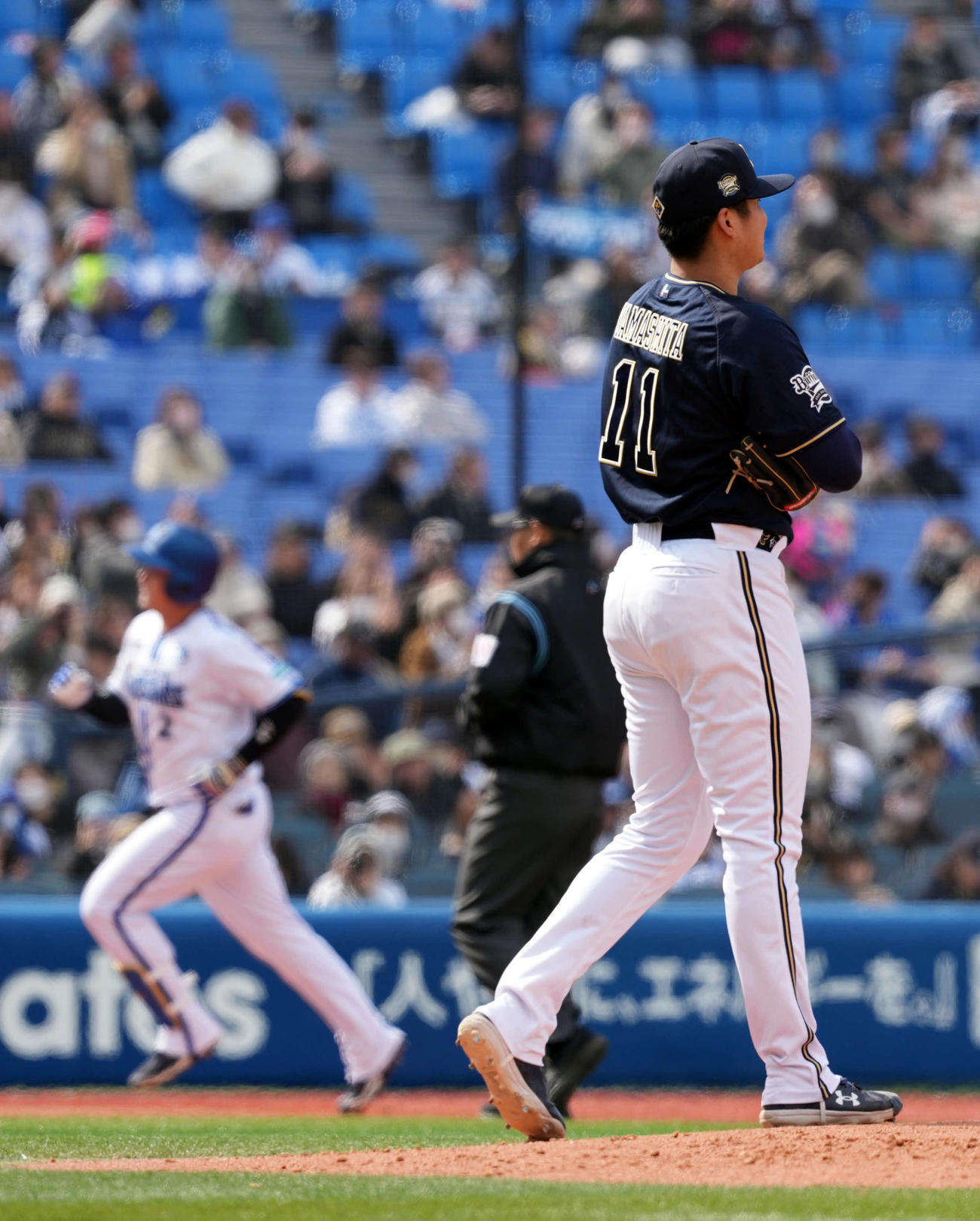 DeNA対オリックス　3回裏DeNA1死、牧（左）にソロ本塁打を浴びる山下（撮影・たえ見朱実）