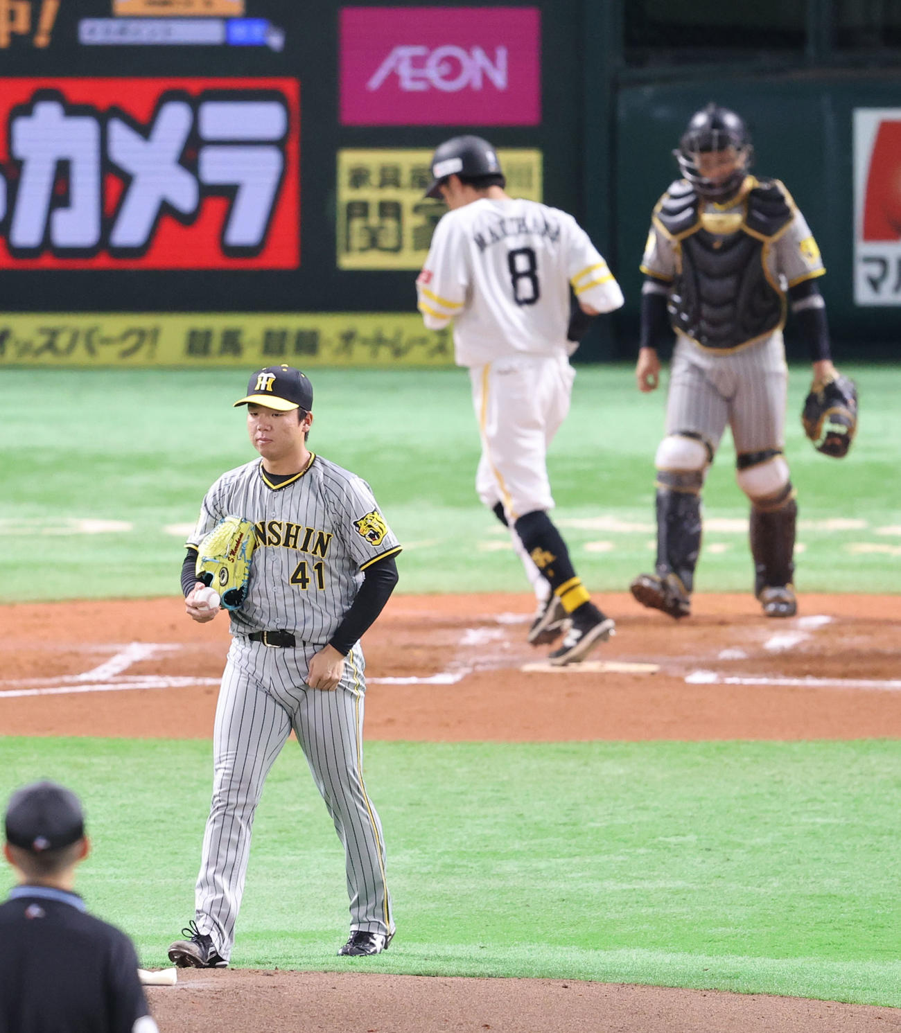 ソフトバンク対阪神　2回裏ソフトバンク2死一塁、牧原大に右越え2点本塁打を浴びる村上（撮影・梅根麻紀）