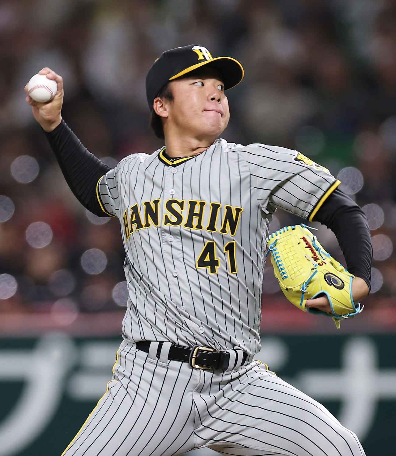 ソフトバンク対阪神　力投する阪神先発の村上（撮影・前田充）