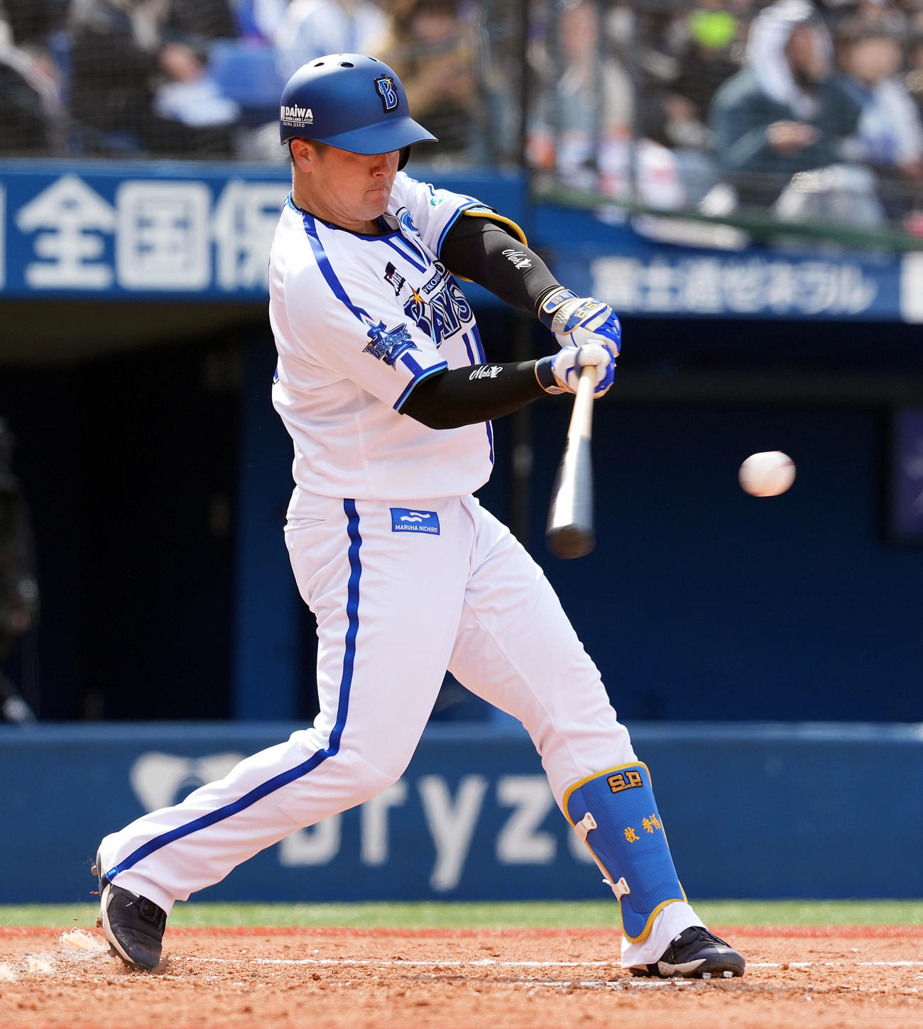 DeNA対オリックス　3回裏DeNA1死、中越えにソロ本塁打を放つ牧（撮影・たえ見朱実）