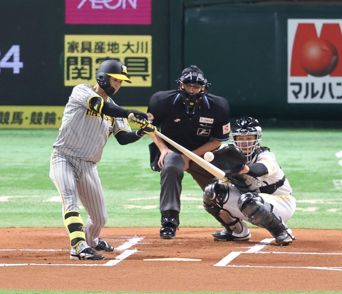 ソフトバンク対阪神　1回表阪神1死、中野は空振りの三振（撮影・梅根麻紀）