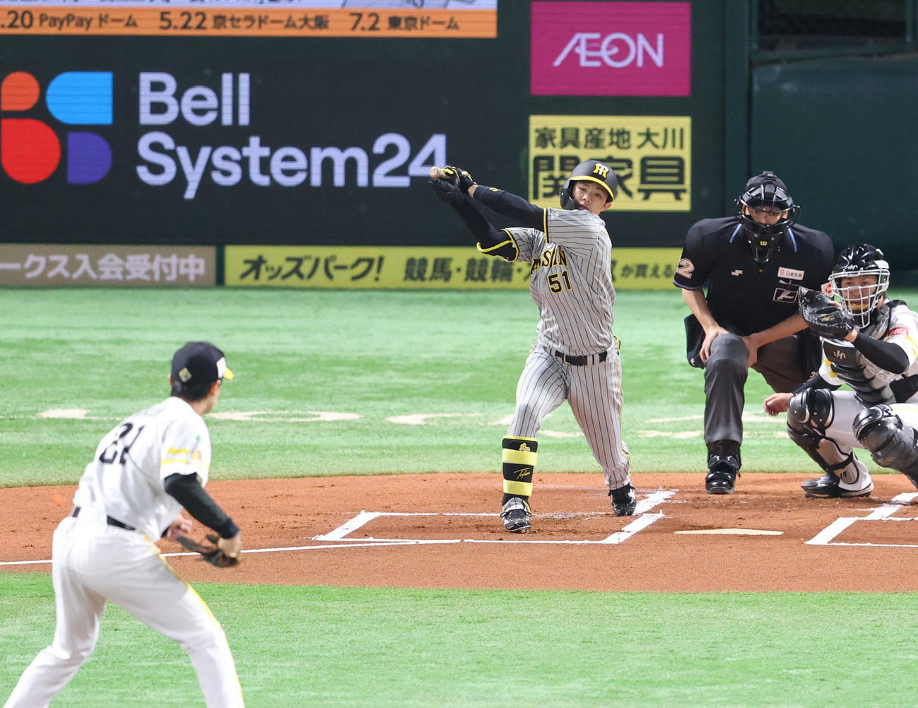 ソフトバンク対阪神　1回表阪神1死、中野は空振りの三振（撮影・梅根麻紀）