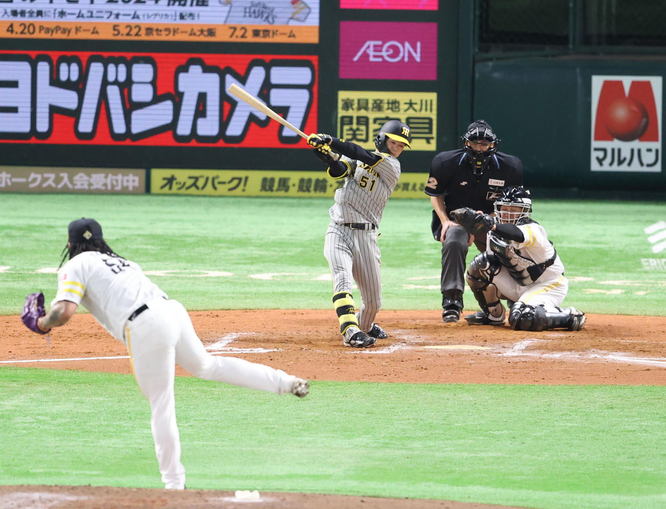 ソフトバンク対阪神　7回表阪神2死満塁、中野は空振りの三振（撮影・梅根麻紀）