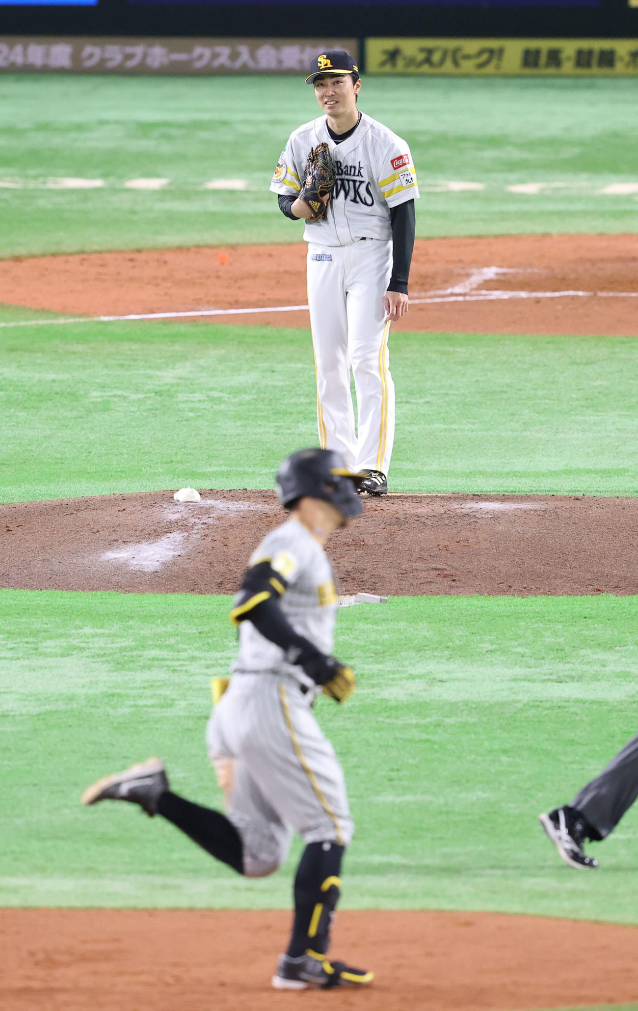 ソフトバンク対阪神　4回表阪神無死、佐藤輝に右中間本塁打を浴びた和田（撮影・梅根麻紀）