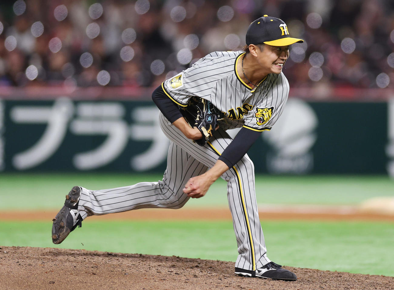 ソフトバンク対阪神　力投する阪神3番手の島本（撮影・前田充）