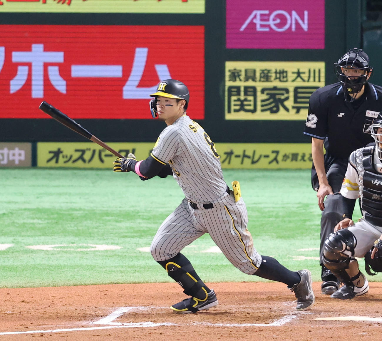 ソフトバンク対阪神　7回表阪神無死、佐藤輝は中前安打を放つ（撮影・梅根麻紀）