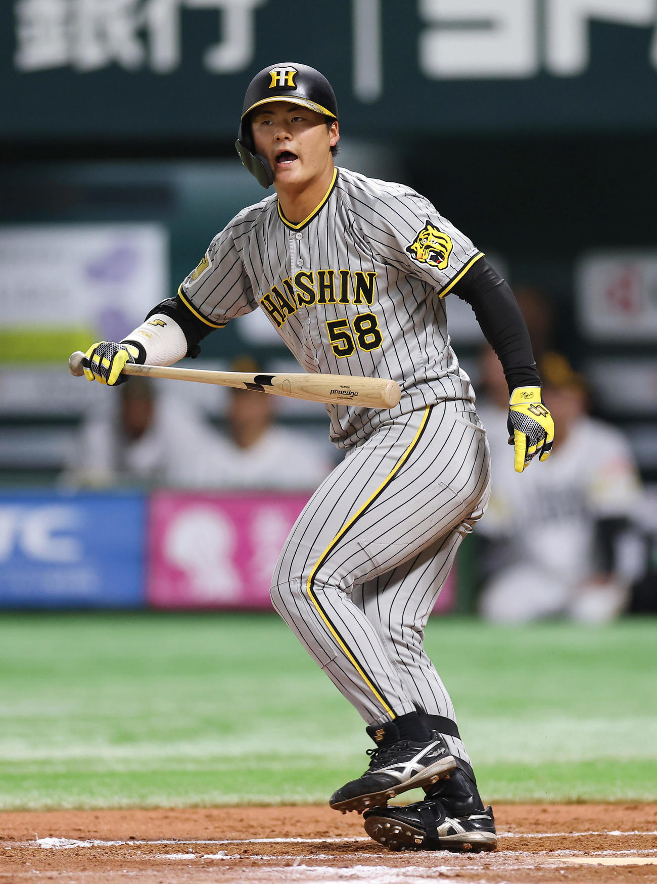 ソフトバンク対阪神　7回表阪神2死満塁、同点となる押し出し四球を選ぶ前川（撮影・前田充）