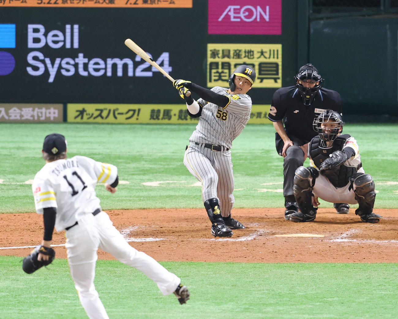 ソフトバンク対阪神　9回表阪神1死、前川は右越え二塁打を放つ（撮影・梅根麻紀）