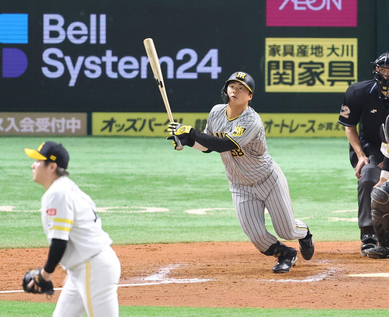 ソフトバンク対阪神　9回表阪神1死、前川は右越え二塁打を放つ（撮影・梅根麻紀）