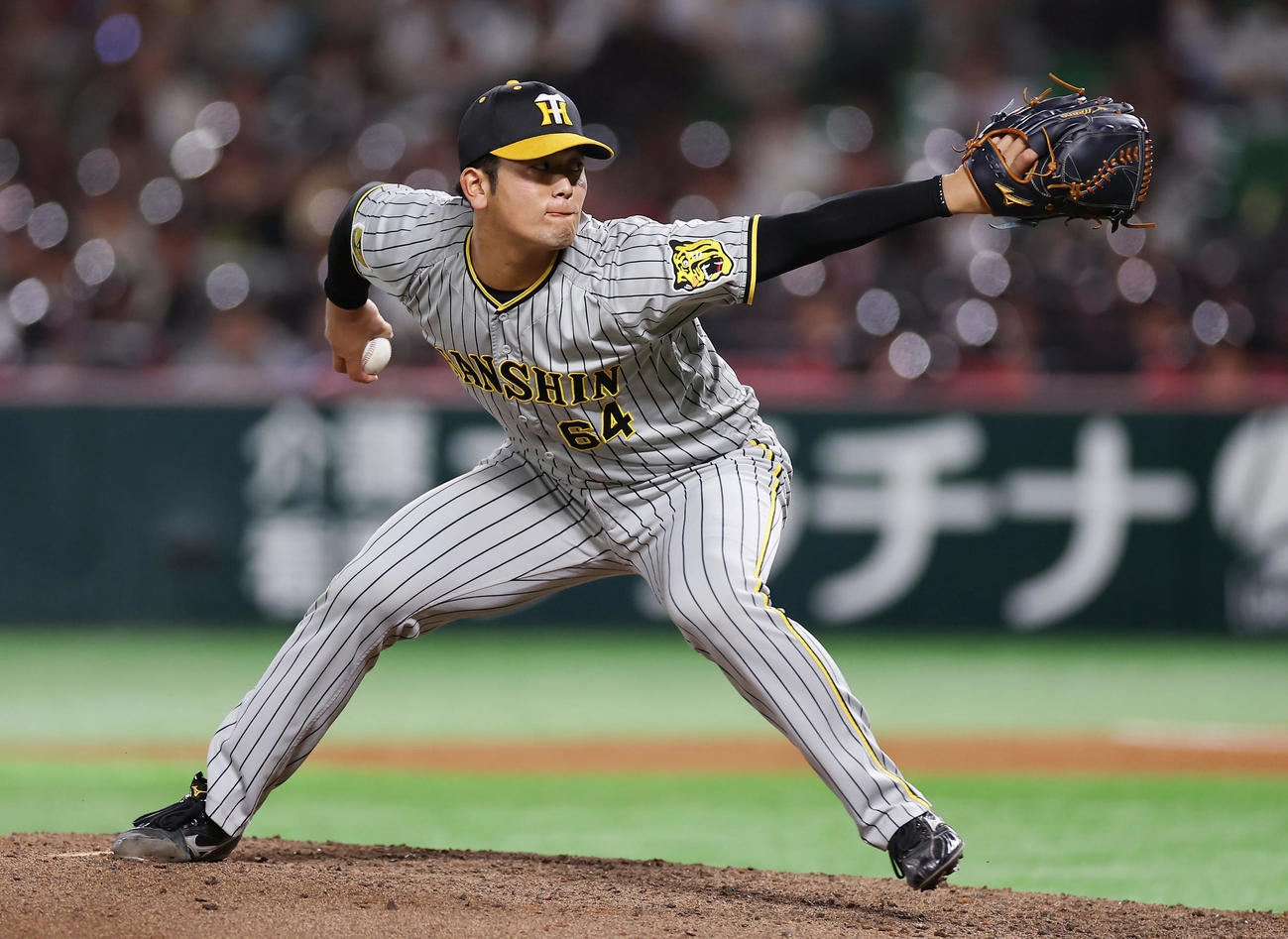 ソフトバンク対阪神　力投する阪神4番手の岡留（撮影・前田充）