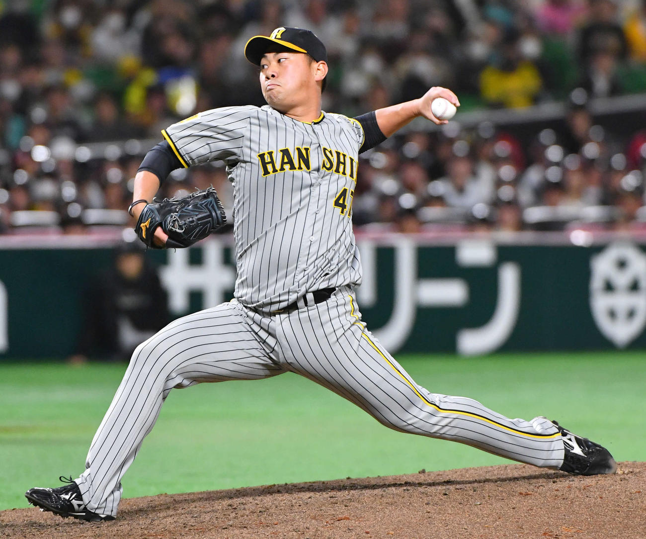 ソフトバンク対阪神　6回裏から登板した、阪神2番手の桐敷（撮影・岩下翔太）