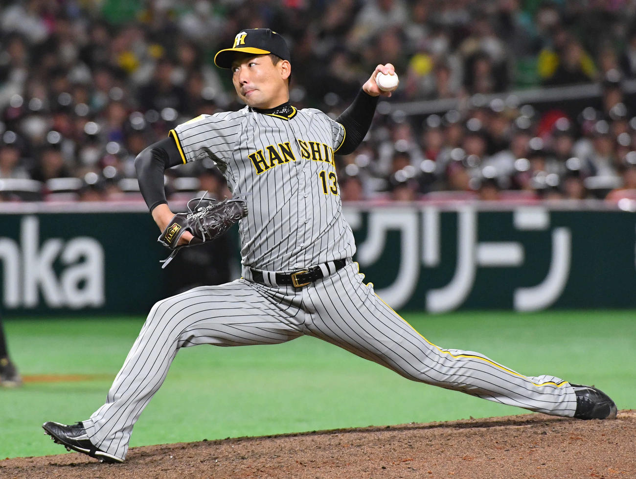ソフトバンク対阪神　9回裏から登板した、阪神5番手の岩崎（撮影・岩下翔太）