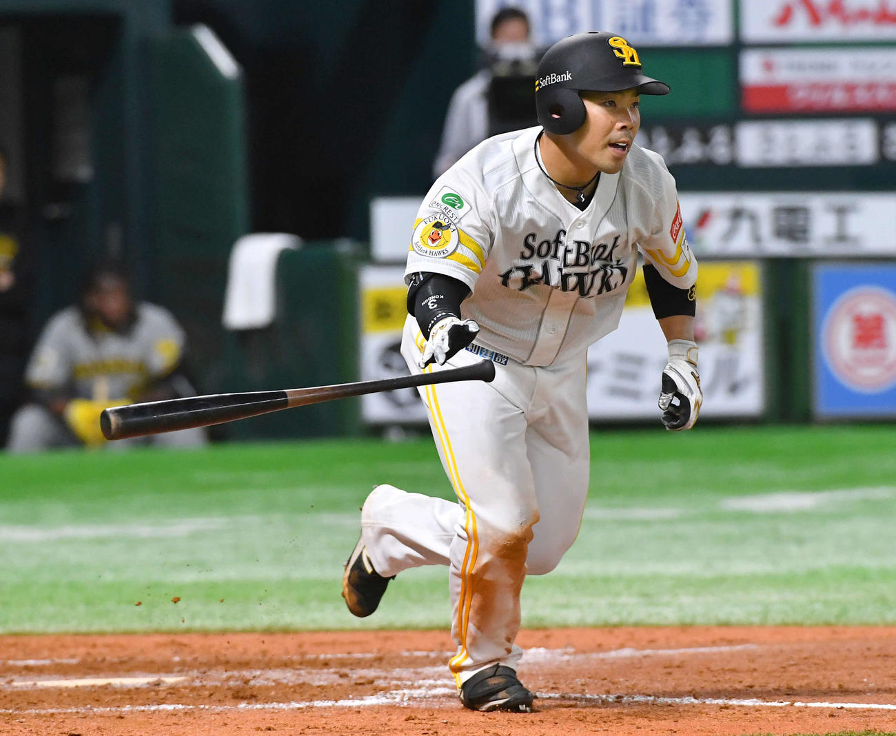 ソフトバンク対阪神　5回裏ソフトバンク1死一塁、近藤は右へ適時二塁打を放つ（撮影・岩下翔太）