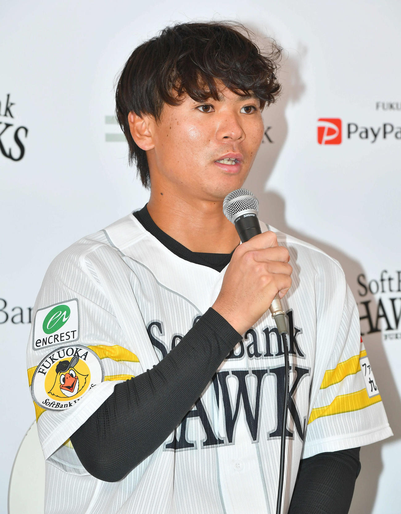 支配下登録され、会見を行うソフトバンク仲田（撮影・岩下翔太）